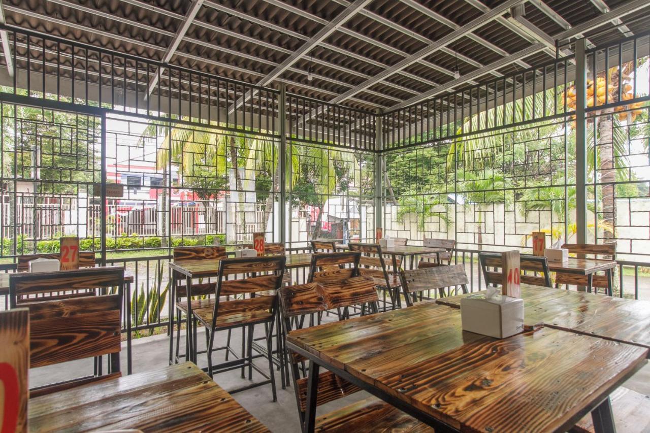 Reddoorz At Jalan Babepalar Rike Manado Hotel Exterior photo